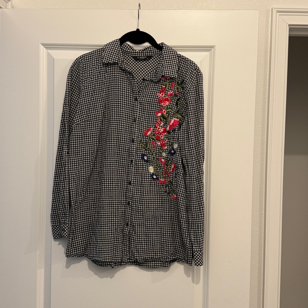 Black and White Gingham Regular Fit Shirt with Floral Embroidery Size: EU 36